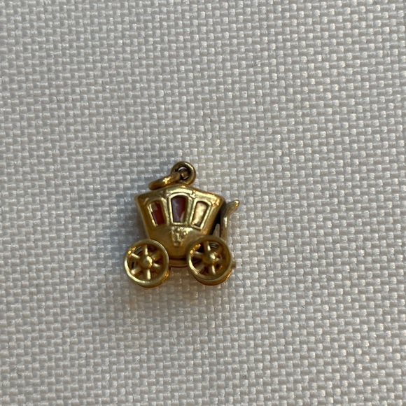 Vintage 10K Gold WL Princess Carriage Charm Pendant Spinning Wheels - Picture 1 of 5